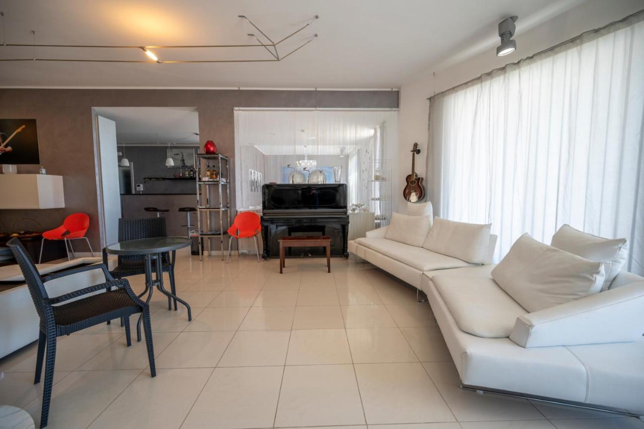 Villa Floyd Charming Rooms B&B Pachino Buitenkant foto