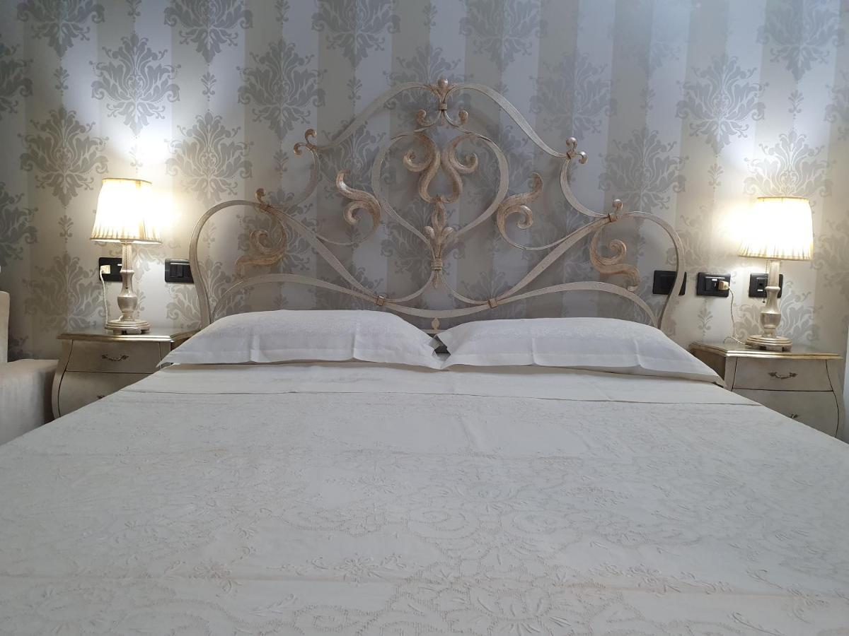 Villa Floyd Charming Rooms B&B Pachino Buitenkant foto