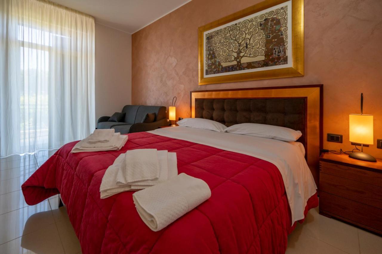 Villa Floyd Charming Rooms B&B Pachino Buitenkant foto