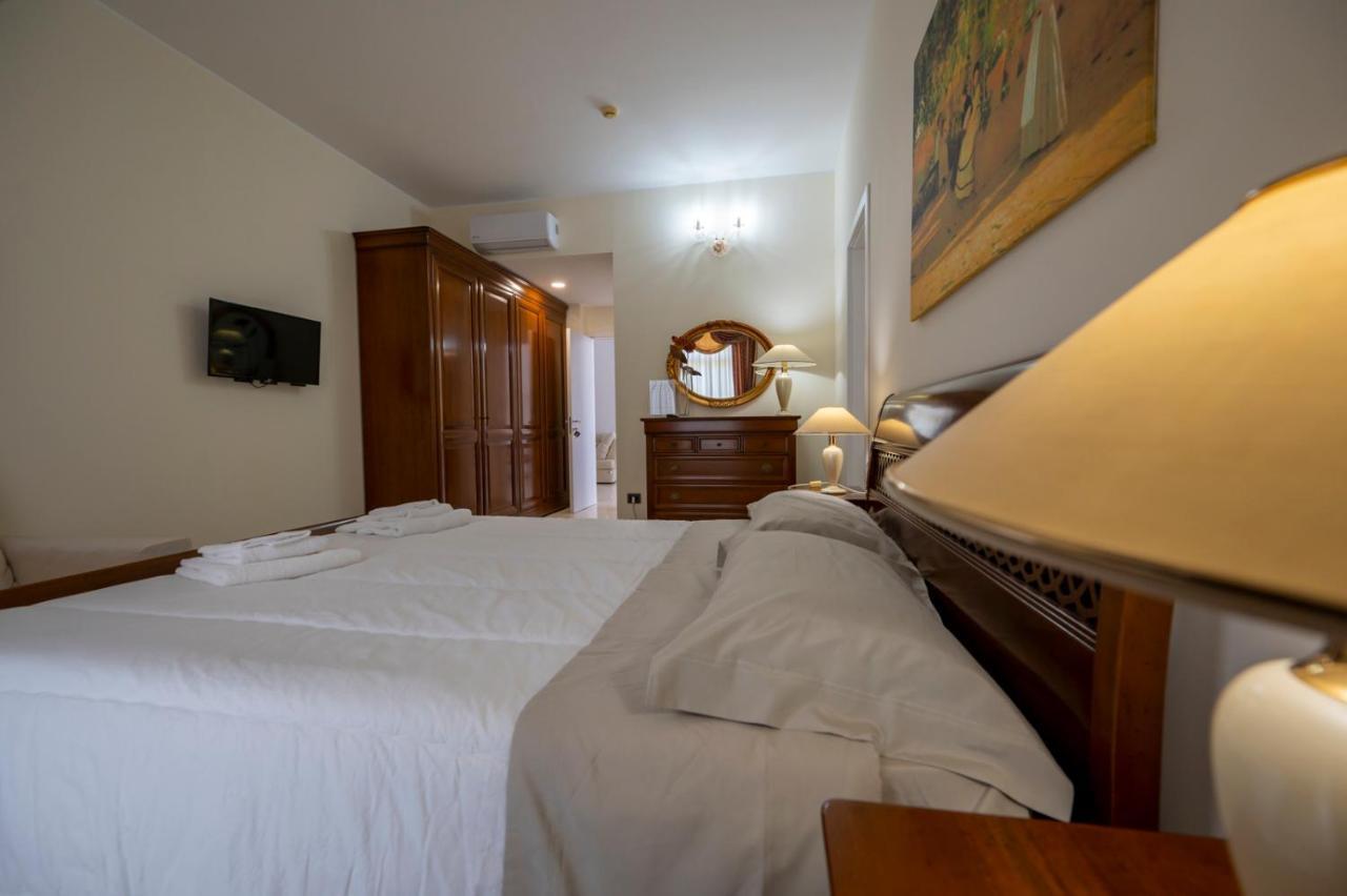 Villa Floyd Charming Rooms B&B Pachino Buitenkant foto