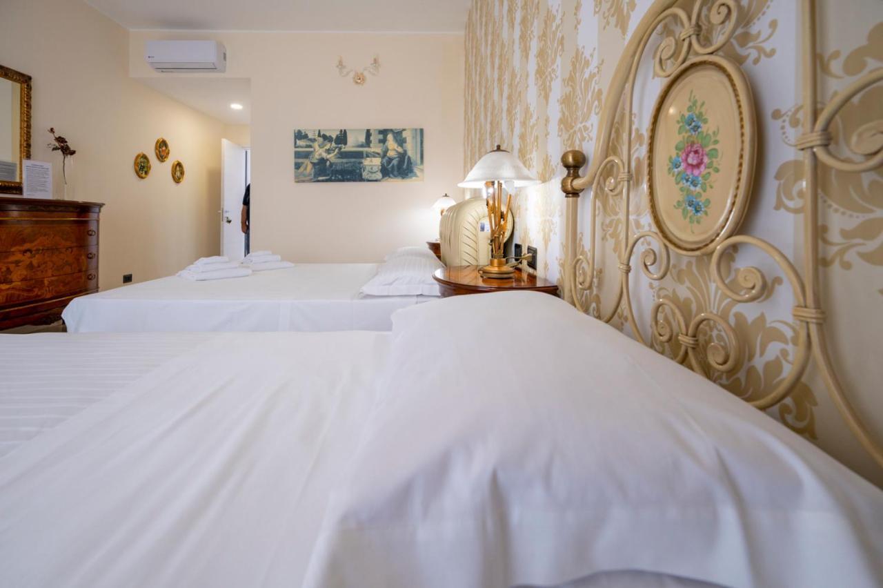 Villa Floyd Charming Rooms B&B Pachino Buitenkant foto